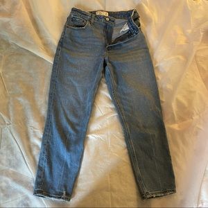 Curve love mom high rise size 25 SHORT medium wash